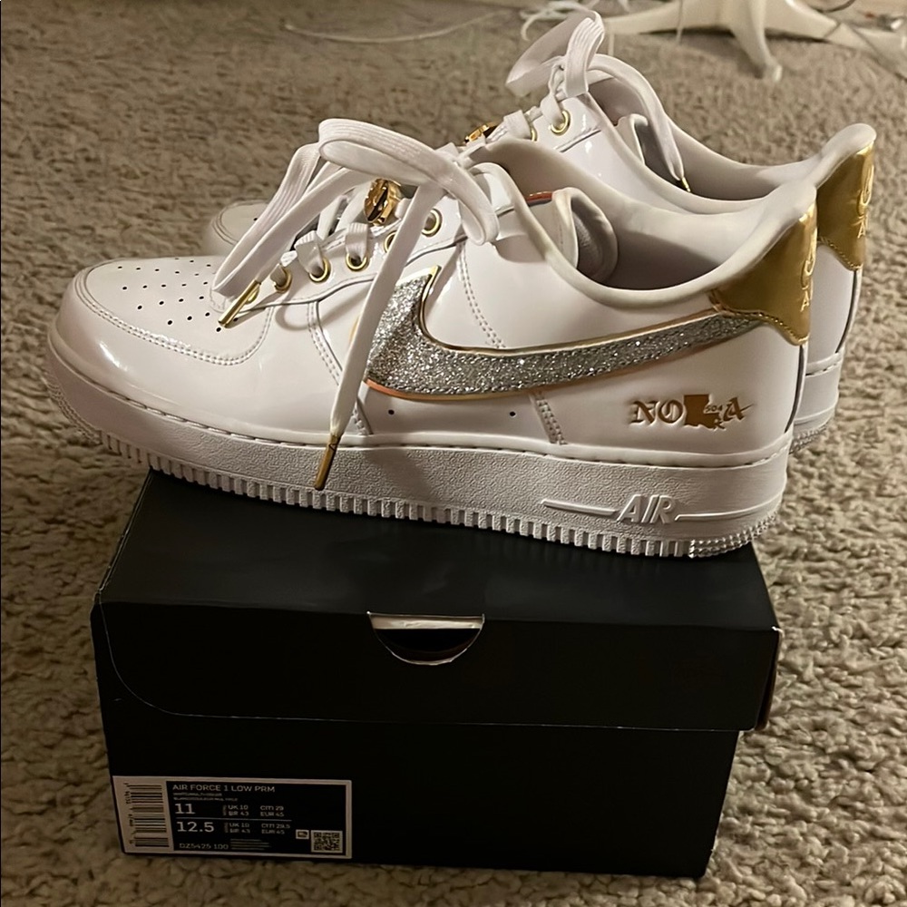 Nike Kids White and Gold Sneakers